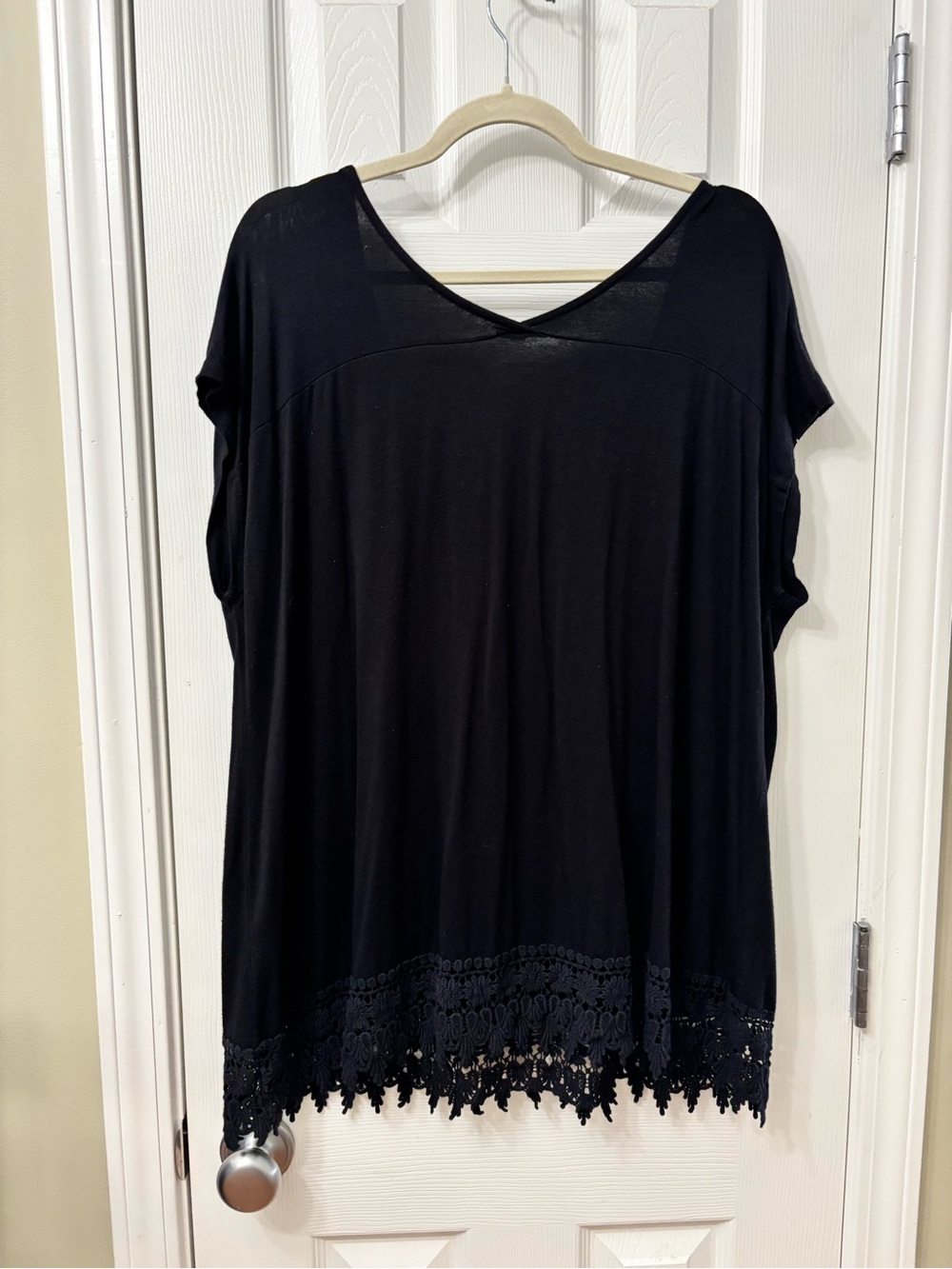 Lane Bryant Plus 18/20 Black Scoop Neck Lace Hem Cap Sleeve Top - Picture 5 of 6